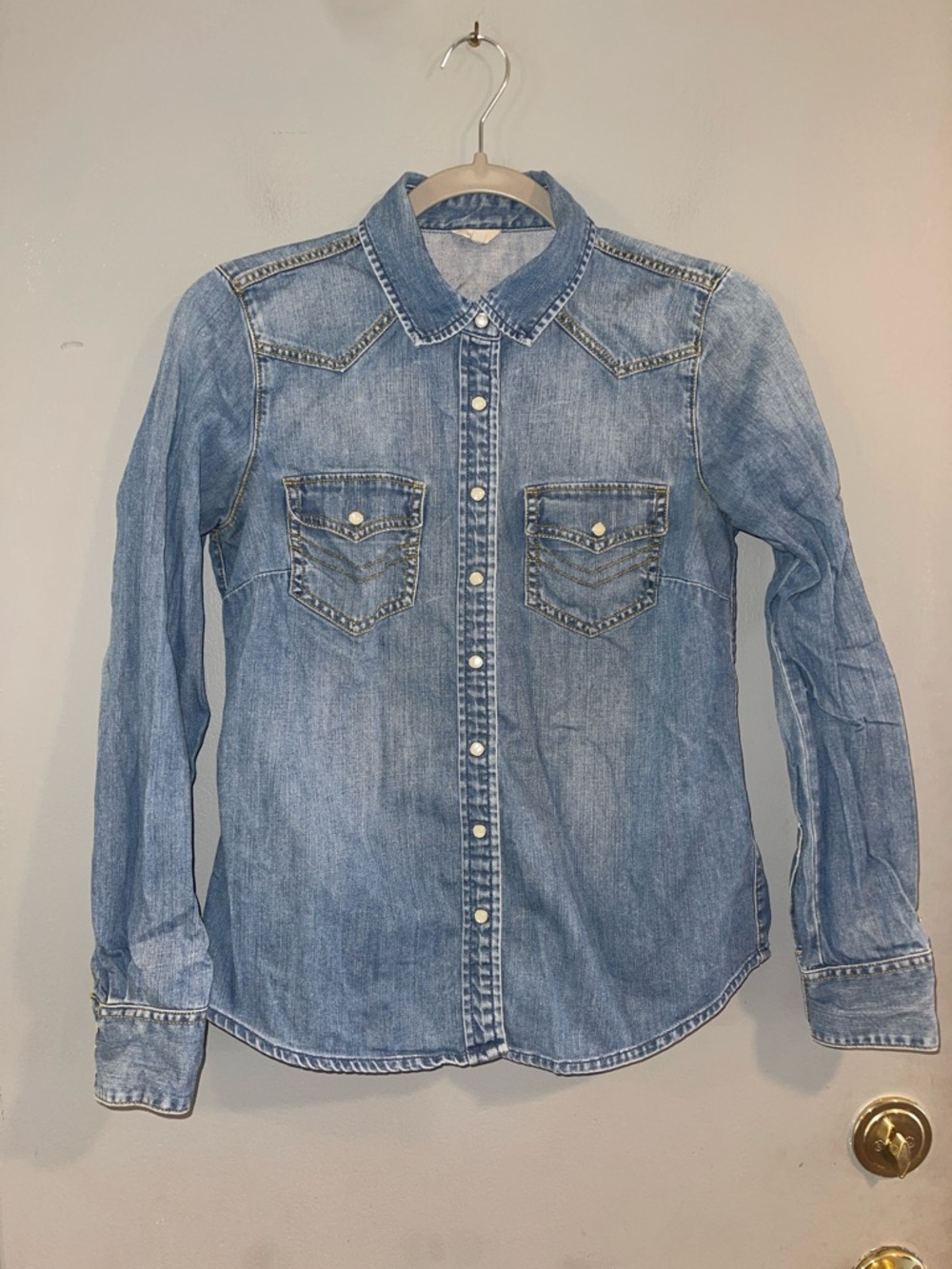 J. Crew Light Blue Vintage Pearl Button Denim Shirt Size 2